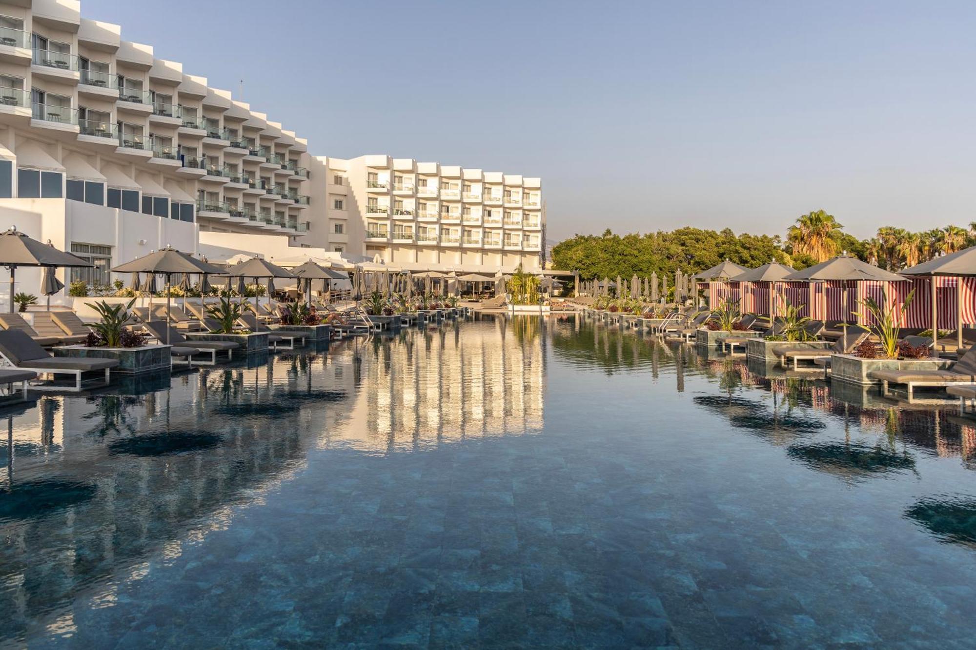 Cali & Designed For Adults By Louis Hotel 5*